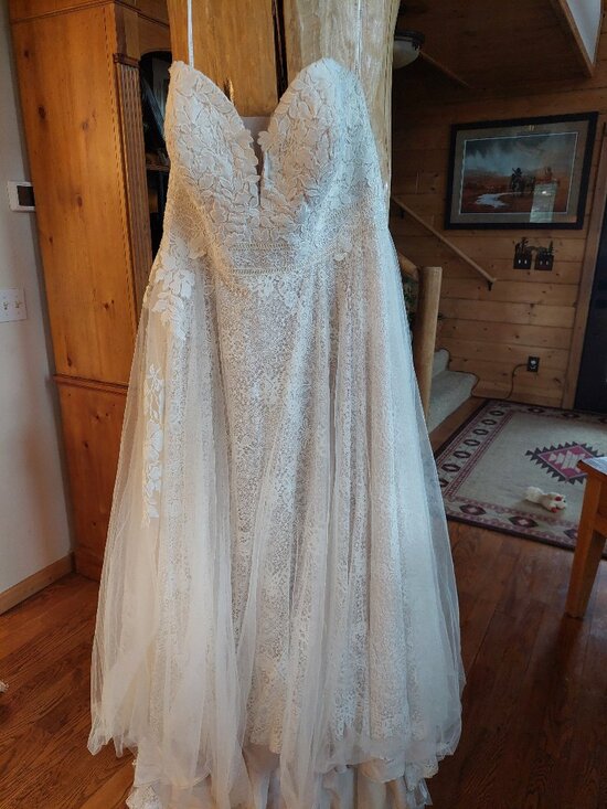 Essense of Australia Dresses & Skirts - Essense of Australia IVORY 3D flower 2 lace layers Boho Wedding dress size 20